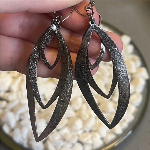 Cookie Lee Textured Hematite Dangle Geometric NWOT - Picture 5 of 14